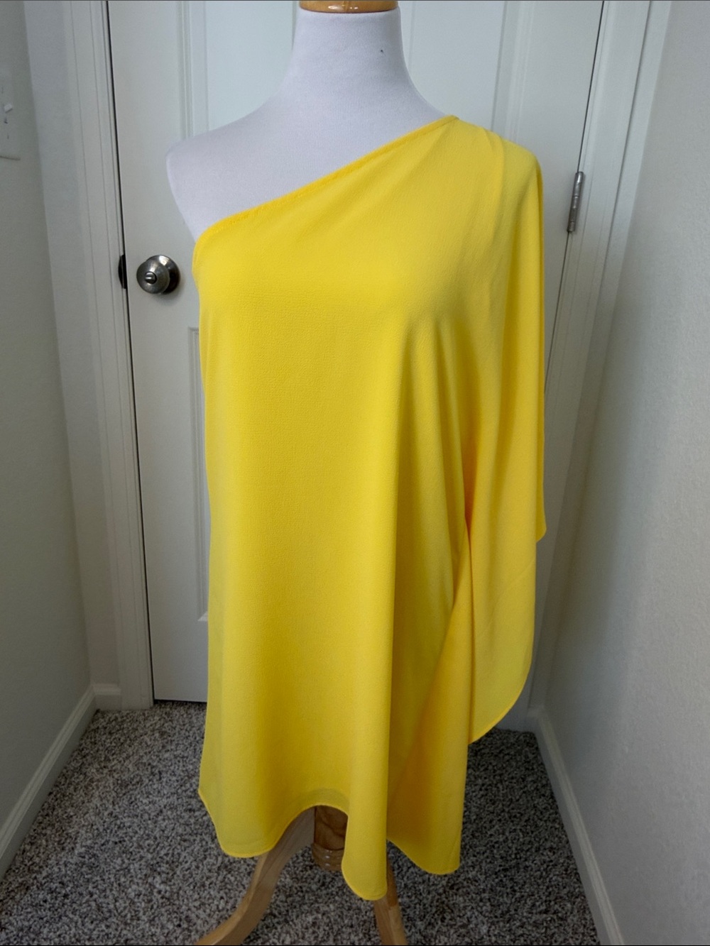 Vici One-Shoulder Yellow Dress